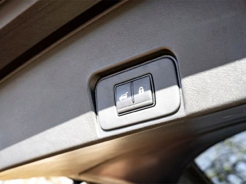 Used 2024 Nissan Rogue SV image 30