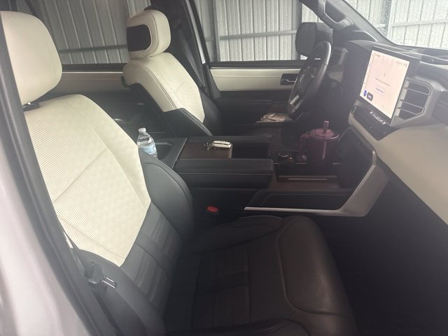 Used 2025 Toyota Sequoia Capstone AWD/4WD image 24