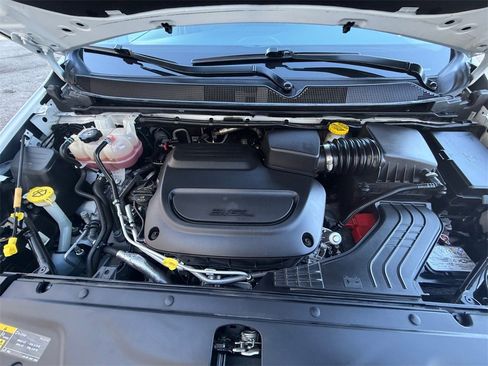 Used 2024 Chrysler Pacifica Touring-L image 20