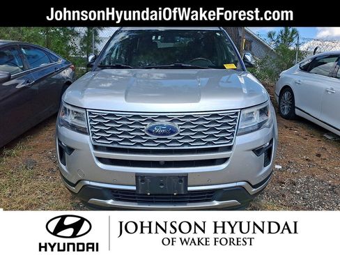 Used 2018 Ford Explorer Platinum AWD/4WD image 2