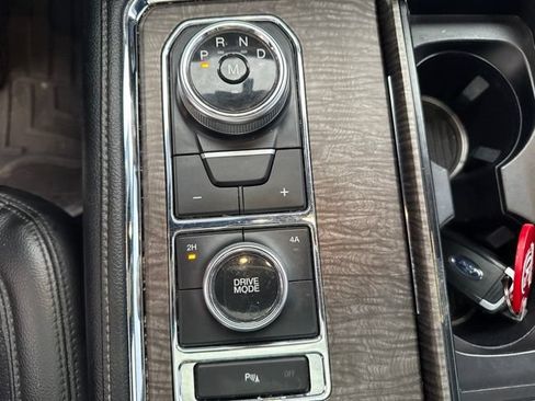Used 2019 Ford Expedition Limited w/ Equipment Group 301A AWD/4WD image 13