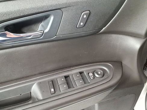 Used 2016 GMC Acadia SLE FWD image 15