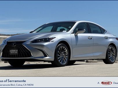 Used 2025 Lexus ES 300h w/ Luxury Package