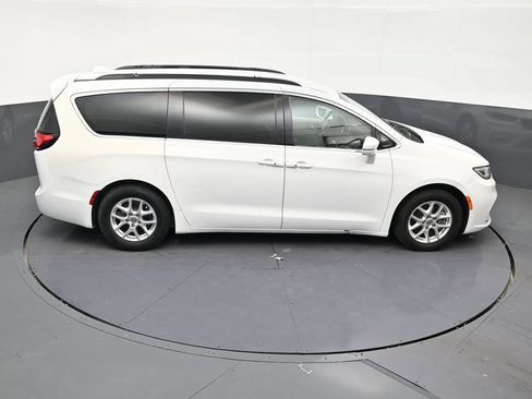 Used 2022 Chrysler Pacifica Touring-L FWD image 17