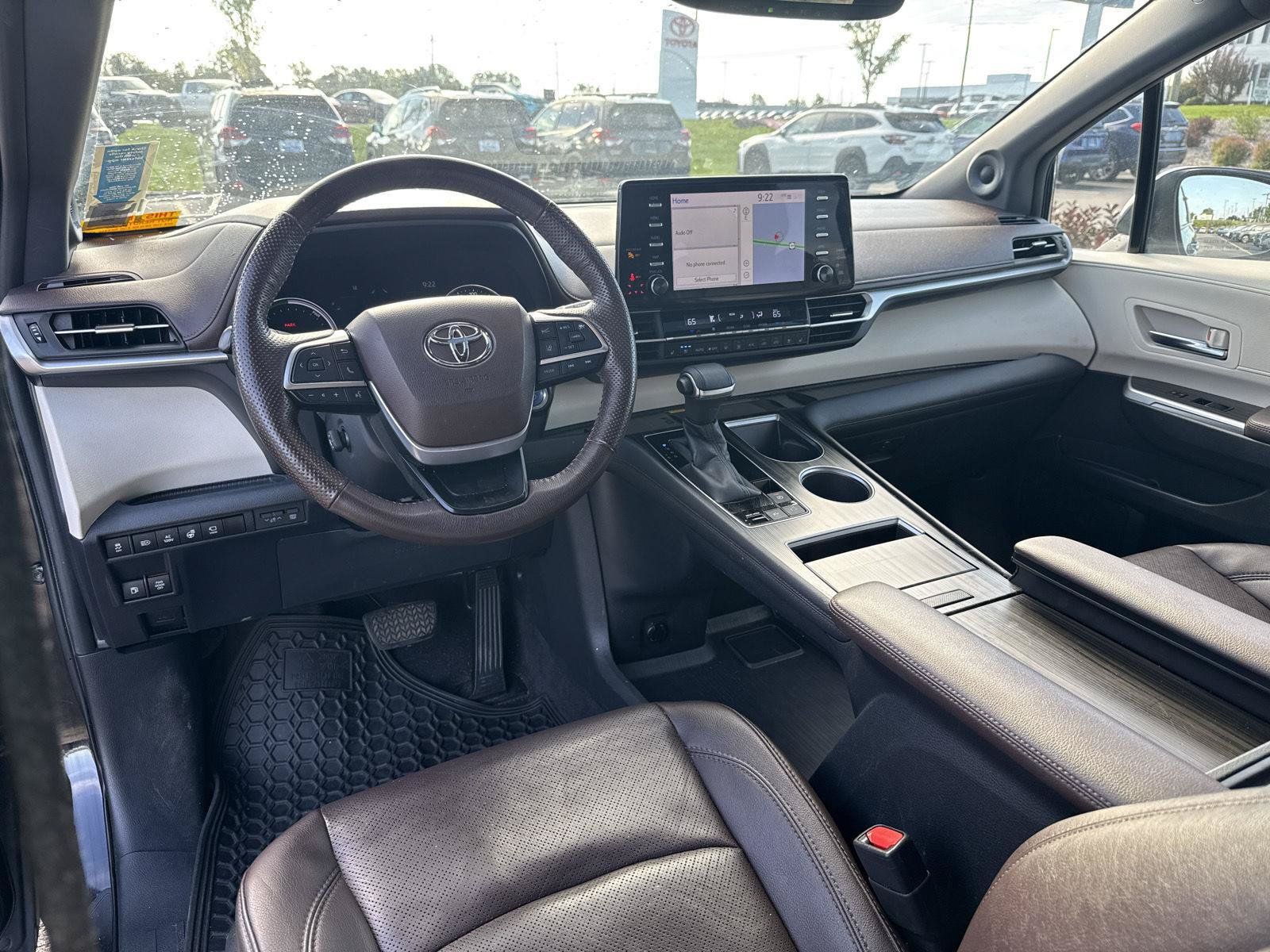 Used 2022 Toyota Sienna Platinum AWD/4WD image 11