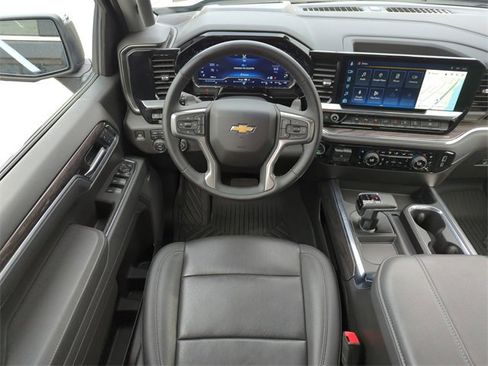 Used 2025 Chevrolet Silverado 1500 LTZ image 13
