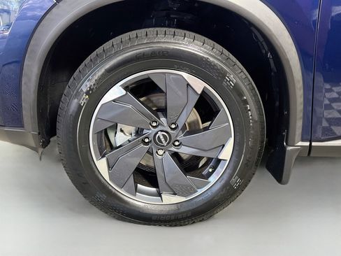 Used 2024 Nissan Rogue SV FWD image 14