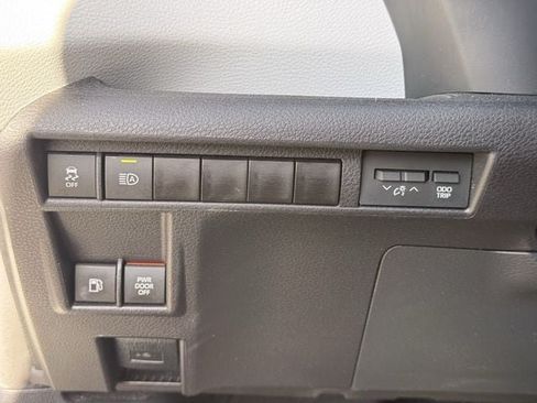 Used 2025 Toyota Sienna XLE FWD image 24