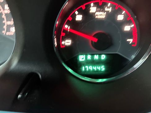 Used 2013 Dodge Avenger SE image 17