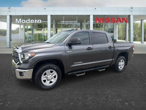 Used 2020 Toyota Tundra SR5 w/ SR5 Convenience Package AWD/4WD image 1