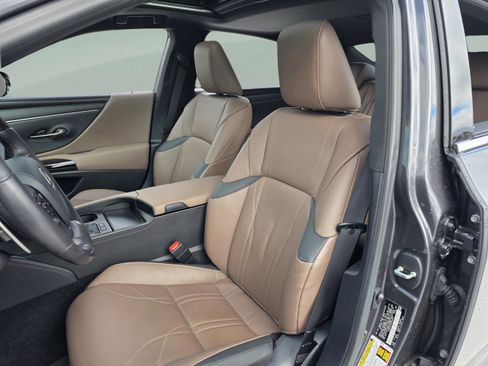 Used 2024 Lexus ES 300h w/ Technology Package image 13