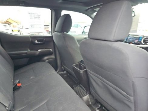 Used 2016 Toyota Tacoma TRD Sport image 12