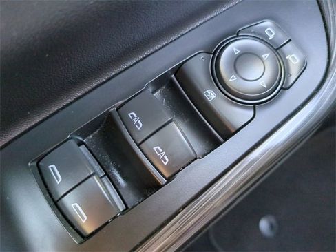 Used 2023 GMC Acadia SLT image 24