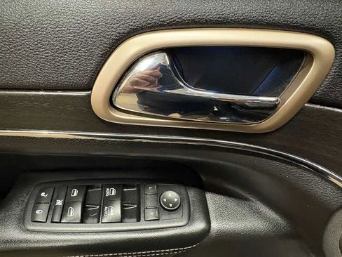 Used 2017 Jeep Grand Cherokee Limited AWD/4WD image 38