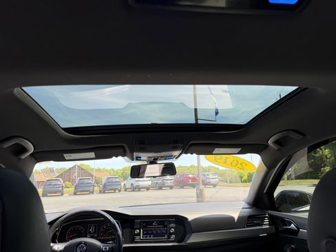 Used 2019 Volkswagen Jetta R-Line w/ R-Line Cold Weather Package FWD image 19
