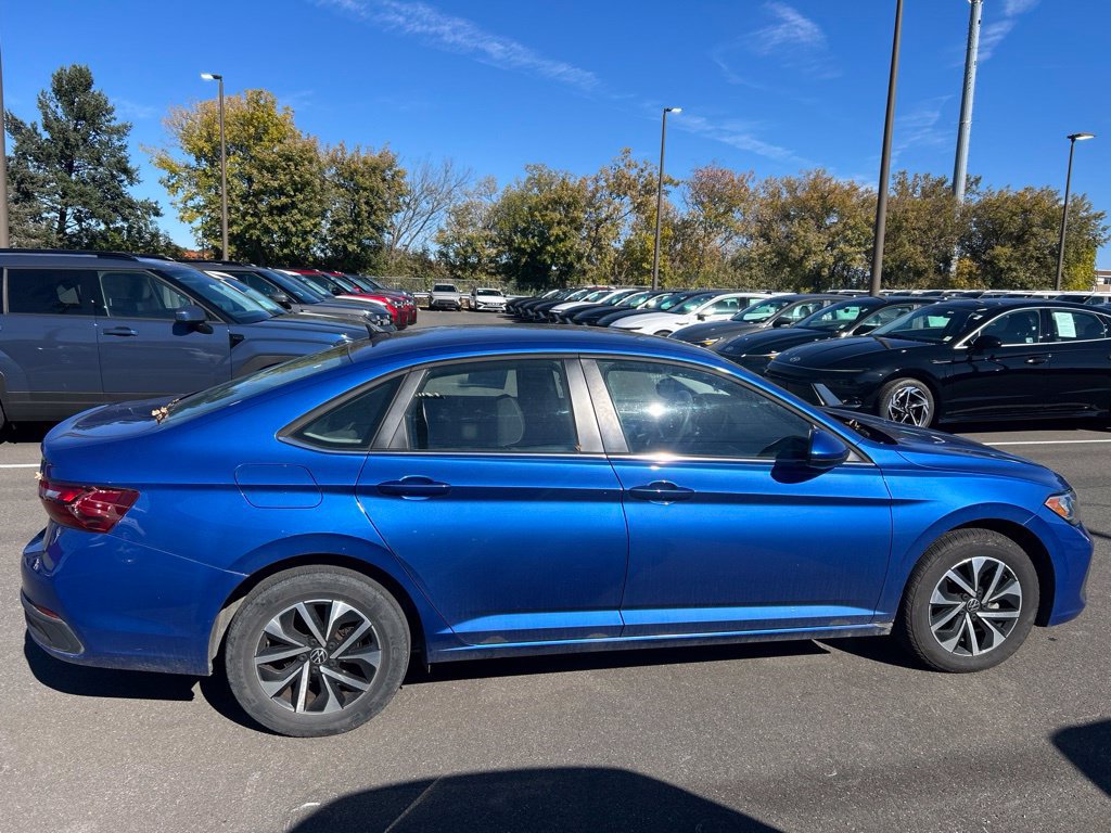 Used 2022 Volkswagen Jetta S FWD image 2
