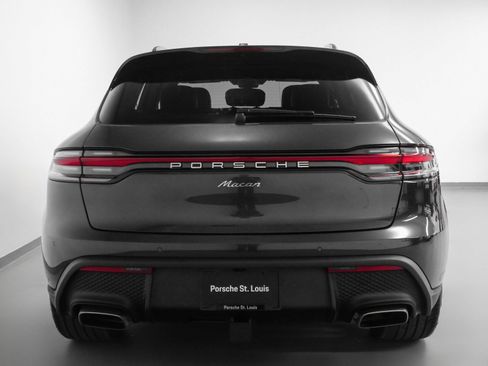 Certified 2025 Porsche Macan image 9