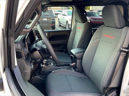 New 2025 Jeep Gladiator Rubicon w/ Convenience Group image 9