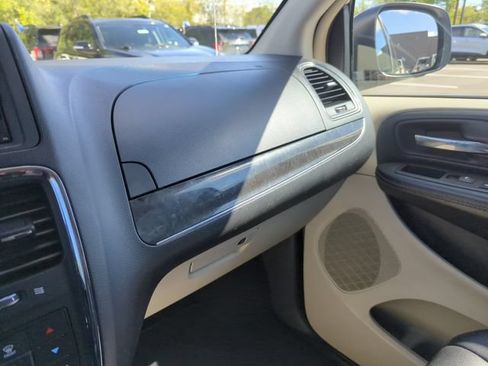 Used 2016 Chrysler Town & Country Touring w/ Driver Convenience Group FWD image 49