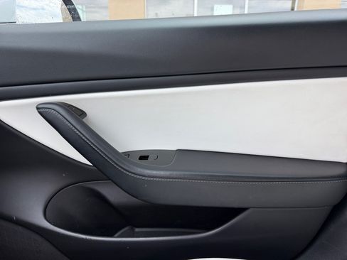 Used 2020 Tesla Model 3 Standard Range Plus RWD image 16