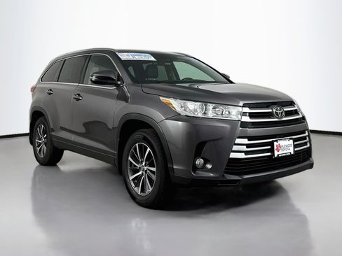 Used 2017 Toyota Highlander XLE AWD/4WD image 1