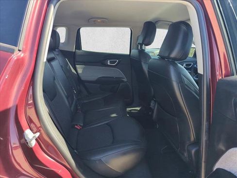 Used 2022 Jeep Compass Latitude image 19