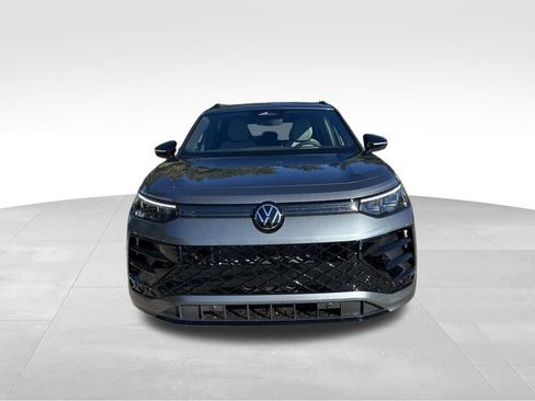 New 2026 Volkswagen Tiguan SE R-Line FWD image 8