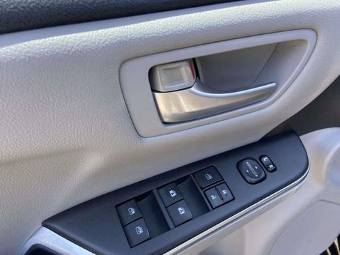 Used 2016 Toyota Camry SE FWD image 12
