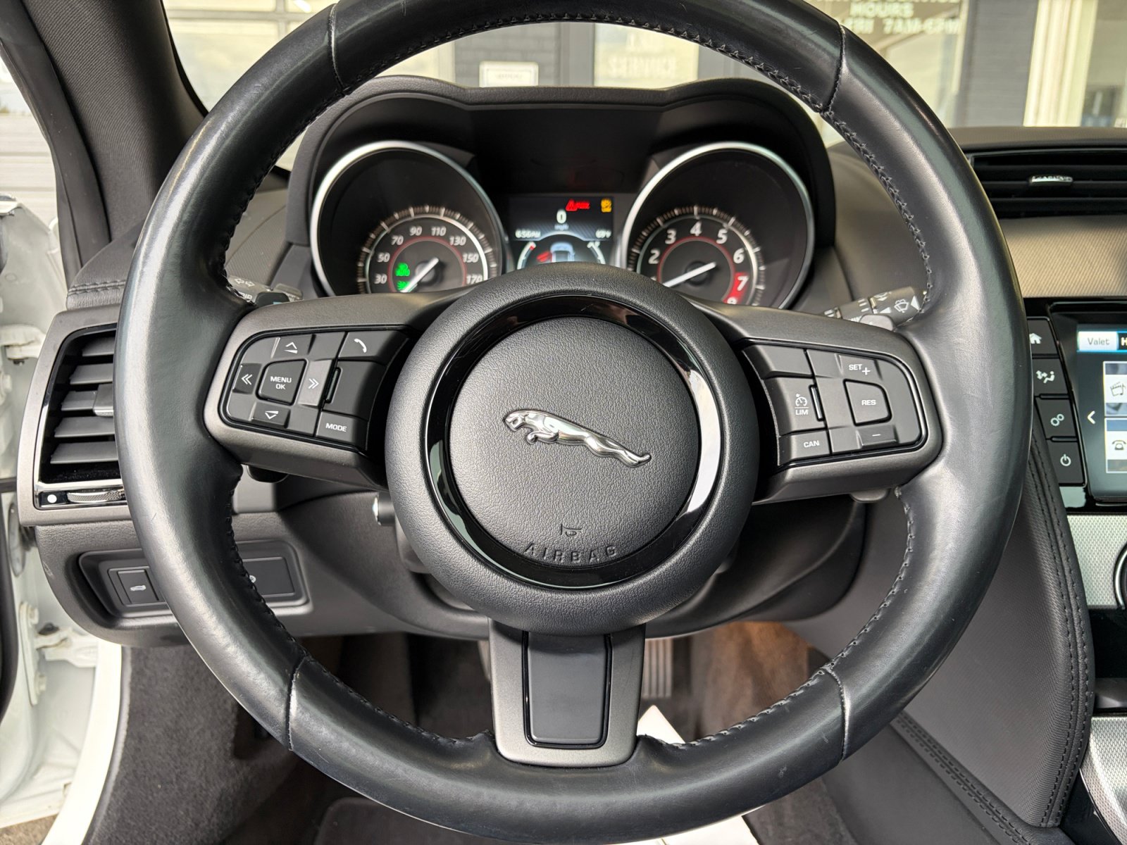 Used 2017 Jaguar F-TYPE Coupe RWD image 9