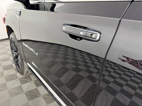 Used 2022 GMC Yukon Denali w/ Advanced Technology Package image 32