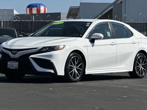 Used 2024 Toyota Camry SE FWD image 8
