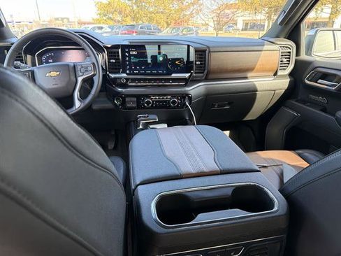 Used 2024 Chevrolet Silverado 1500 High Country w/ High Country Premium Package image 41