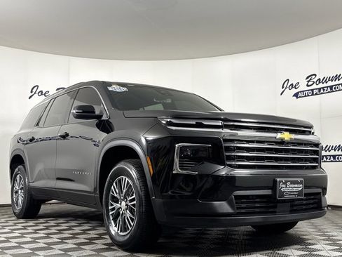 Used 2025 Chevrolet Traverse LT image 5