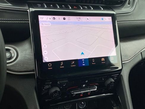 Used 2023 Jeep Grand Cherokee Limited image 9