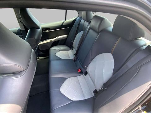 Used 2018 Toyota Camry XLE FWD image 21