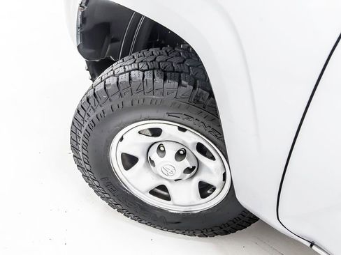 Used 2020 Toyota Tacoma SR AWD/4WD image 13