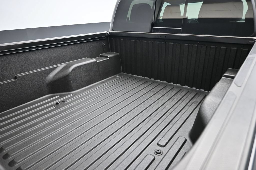 Used 2021 Toyota Tacoma SR5 RWD image 2
