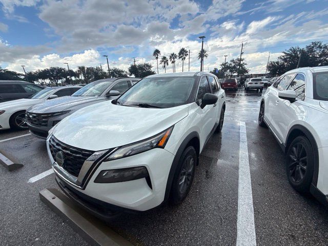 Used 2021 Nissan Rogue S FWD image 3