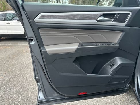 Used 2023 Volkswagen Atlas Cross Sport SE image 5