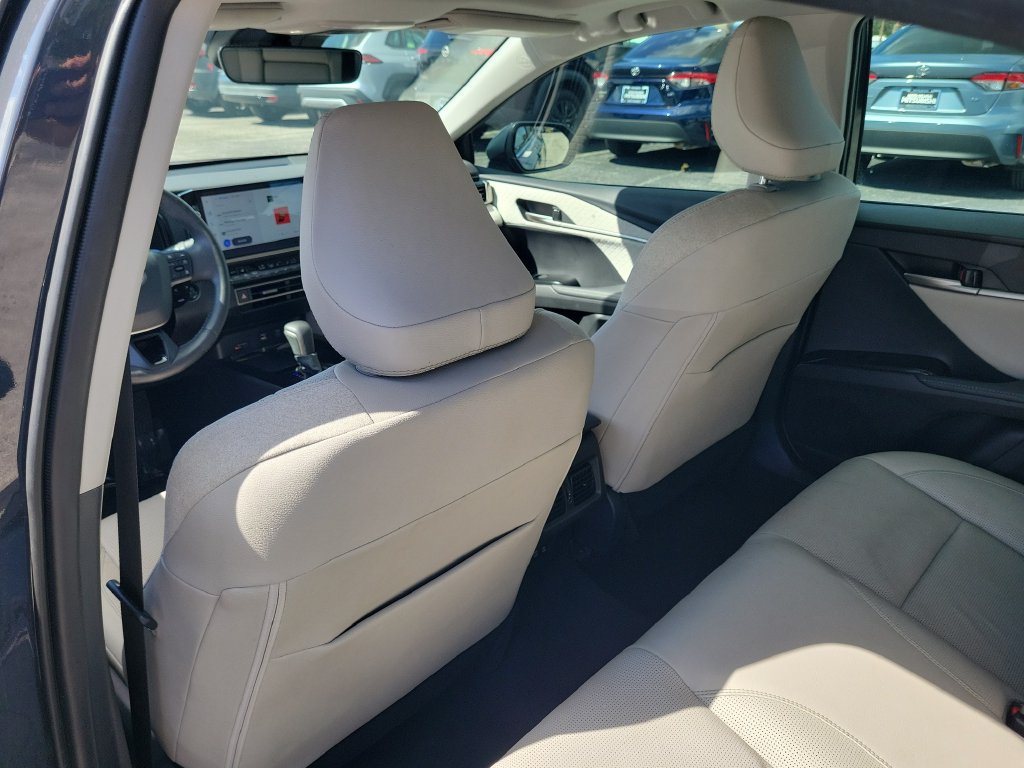 Used 2025 Toyota Camry XLE FWD image 8