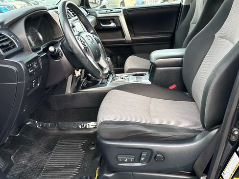 Used 2018 Toyota 4Runner SR5 AWD/4WD image 12