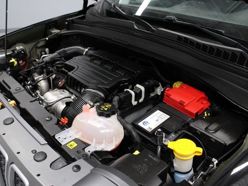 Used 2022 Jeep Renegade Limited AWD/4WD image 13