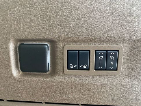 Used 2024 GMC Yukon XL Denali image 6