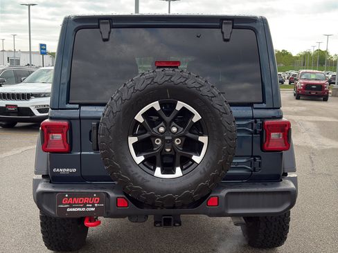Used 2025 Jeep Wrangler Unlimited Rubicon w/ Convenience Group AWD/4WD image 7