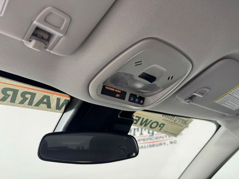 Used 2025 Chevrolet Trax LT w/ LT Convenience Package FWD image 27