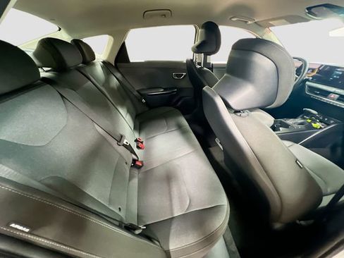 New 2025 Kia K4 LXS image 24