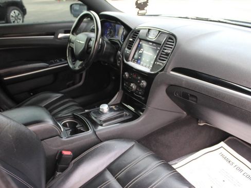 Used 2019 Chrysler 300 S image 9