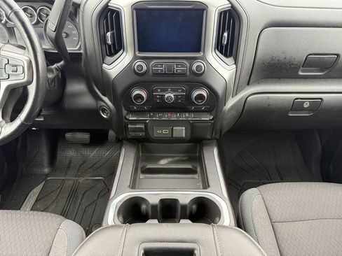 Used 2019 Chevrolet Silverado 1500 LT Trail Boss AWD/4WD image 17