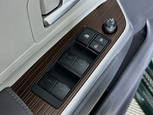 Certified 2024 Toyota Sienna XLE FWD image 17