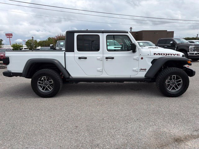 Used 2026 Jeep Gladiator Mojave AWD/4WD image 4